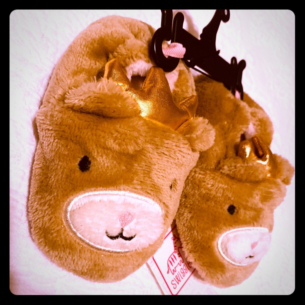 NWT Infant Booties